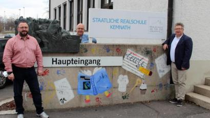 Bild: stg
Die Schulleitung der Realschule Kemnath, Konrektor Holger König, Verbindungslehrer Walter Thurn und Schulleiter German Helgert (von links), fühlt sich von den jüngsten Entscheidungen der Kreisausschuss-Mehrheit massiv „überrumpelt“.
