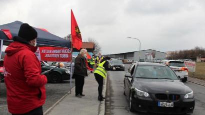 Bild: stg
Zum Warnstreik hatte die IG Metall auch bei Siemens Kemnath aufgerufen, versorgt wurden die Teilnehmer mit "Leberkäse-to-go-Semmeln".