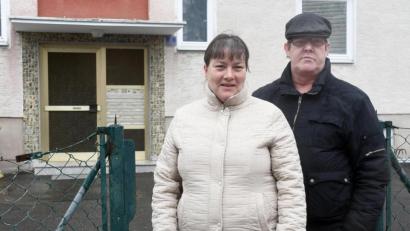Bild: Gabi Schönberger
Alexandra und Horst Zetzlmann sind trotz wiederholter Nachforschungen an verschiedenen Stellen unsicher, in welche Prioritätengruppe sie beim Impfen gehören und ob ein ärztliches Attest Berücksichtigung finden wird.