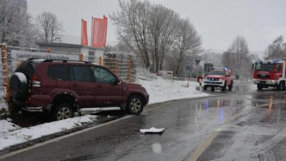 Bild: jr
Eines der beiden beteiligten Autos landete im Straßengraben.