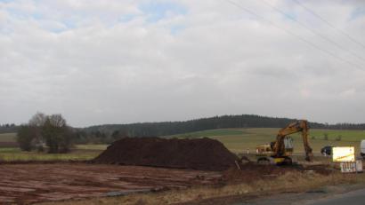 Bild: sei
Mitte April beginnt die Firma Bergler mit dem Tankstellenbau. In der zweiten Maiwoche wird die Bodenplatte betoniert. Die Einweihung soll im August stattfinden.