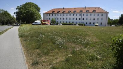 Bild: Petra Hartl
Auf diesem Grundstück zwischen Haager Weg und Montessori-Schule plant die Lebenshilfe Amberg-Sulzbach einen bis zu rund fünf Millionen Euro teuren Neubau. Entstehen soll eine für die Region bislang einmalige Wohnform für Menschen mit geistiger Behinderung.