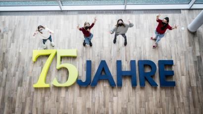 Bild: Lukas Meister
2021 ist das Jahr, in dem das Medienhaus gleich dreimal Jubiläum feiert. Die Tageszeitung "Der neue Tag" wird 75 Jahre alt, das Onlineportal Onetz gibt es heuer seit 25 Jahren und das verlagseigene Druckzentrum feiert seinen zehnten Geburtstag.