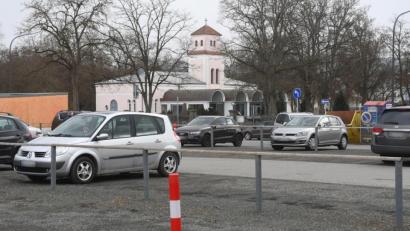 Bild: Gabi Schönberger
Der Parkplatz am Stadtfriedhof soll "mittelfristig" weichen - einem Parkhaus.