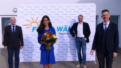 Bild: jp
Sie strahlten nach der Wahl der Bundestagsdirektkandidatin der Freien Wähler um die Wette (von links): der Neumarkter Kreisvorsitzende Günther Müller, die gewählte Kandidatin Daisy Miranda aus Lauterhofen, Hans Martin Grötsch, der stellvertretende Landesvorsitzende der Freien Wähler, und Albert Geitner, Kreisvorsitzender in Amberg-Sulzbach.
