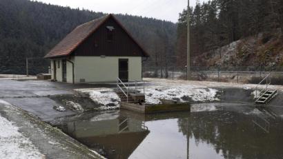 Bild: bnr
Die Abwasserbeseitigung wird für den Bürger ein immer größerer Kostenfaktor. Steigende Betriebskosten und notwendige Investitionen in die Technik zwingen zur Erhöhung der Kanalgebühren. Im Bild ist die Kläranlage in Kaltenthal zu sehen.