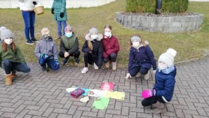 Bild: Christine Schwarz/exb
Ihren Kreuzweg gestalten die Paulsdorfer Kinder mit.
