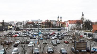 Bild: Gabi Schönberger
Der Naabwiesen-Parkplatz wird ab 29. März voraussichtlich für drei Tage gesperrt.