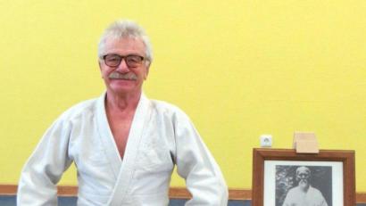 Bild: Johannes Rabauer/exb
Ferdinand Schraml gibt nach jahrzehntelangem Wirken die Leitung des Aikido-Dojo Windischeschenbach ab.
