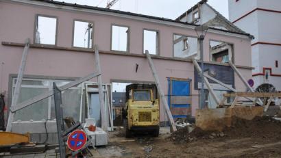 Bild: ws
Noch herrscht im neuen Rathaus kein "Publikumsverkehr". Und das wird auf der Baustelle auch noch ein paar Jahre so bleiben. Doch darf sich der Stadtrat schon mal Gedanken über die Unterbrinung der Tourist-Info am Marktplatz machen.