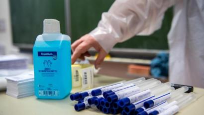 Archivbild: Sina Schuldt
Bislang ist unbekannt, wann in Schulen welche Tests in welcher Stückzahl zur Verfügung stehen.