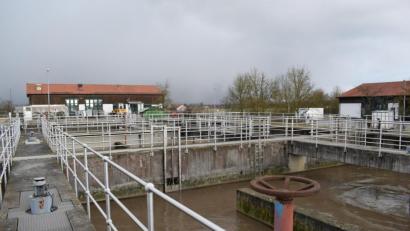 Bild: bnr
Nach einem Vierteljahrhundert Betriebszeit sind die Verschleißerscheinungen in der Kläranlage deutlich sichtbar. Mit der Sanierung soll im April begonnen werden.