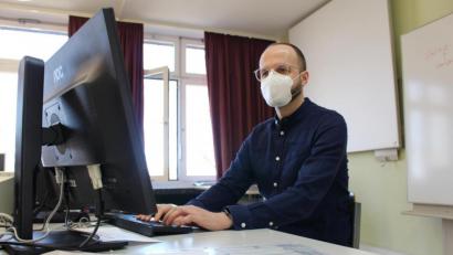 Bild: Sascha Fuchs/fph
Manuel Pittner bietet auch Online-Lehrerfortbildungen an.