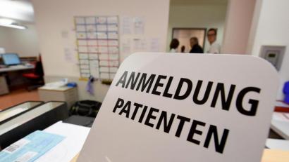 Symbolbild: Holger Hollemann/dpa
Öffnen oder nicht? Ärzten macht das Hin und Her der Politik gehörig zu schaffen.