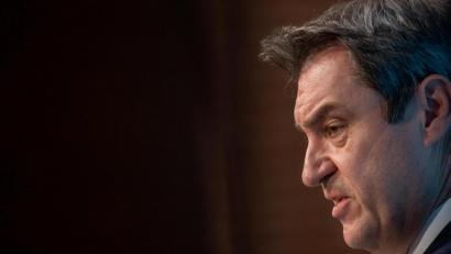 Bild: Peter Kneffel/dpa
Markus Söder bei der Pressekonferenz zum Oster-Lockdown in Bayern. teil.