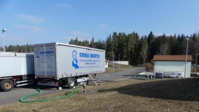 Bild: rn
Den Auftrag zur Entsorgung des Schlamms der städtischen Kläranlage erhielt für dieses Jahr die Firma Kraus aus Vohenstrauß.