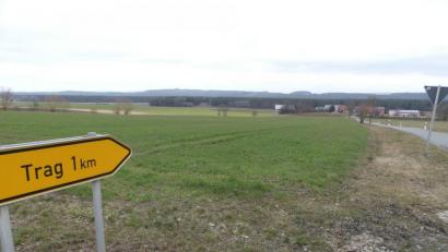 Bild: rn
Hier könnte die neue Photovoltaikanlage bei Trag stehen. Doch es gibt Kritik.