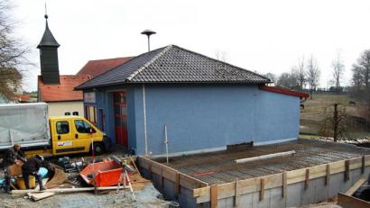 Bild: sm
Der Anbau ans Gerätehaus der Klobenreuther Feuerwehr hat bereits begonnen. Schon in den nächsten Tagen soll die Bodenplatte betoniert werden.