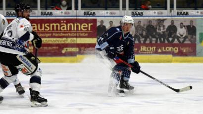 Archivbild: gb
Der lettische Nationalspieler Edgars Homjakovs (rechts) war der Topscorer in der vergangenen Saison für die Blue Devils Weiden.