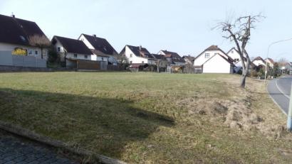 Bild: rn
Bürgermeister Marcus Gradl ist daran gelegen, dass mit dem neuen Programm auch die rund 100 noch nicht bebauten Grundstücke bebaut werden.