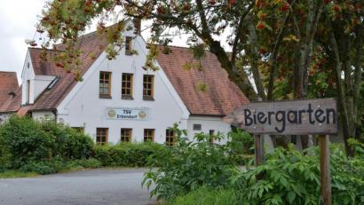 Bild: lue
Der TSV Erbendorf betreibt sein Sportheim seit einigen Tagen wieder selbst. Siegfried Hartmannsgruber hat den Pachtvertrag für sein Bistro „IQ“ am Kreinzl aufgelöst. Schuld ist die Coronakrise.