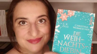 Bild: Wermescher
Christina Wermescher präsentiert ihren ersten Roman "Die Weihnachtsdiebin. Eiskalt erwischt".