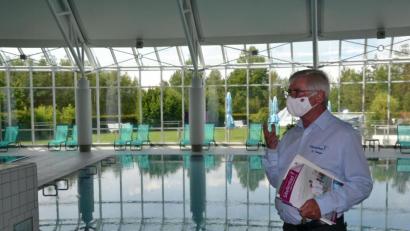 Archivbild: pz
Noch muss der Werkleiter des Sibyllenbads, Gerhard Geiger, auf die Becken ohne Gäste blicken. Wann es in Bad Neualbenreuth weiter geht, ist noch offen.