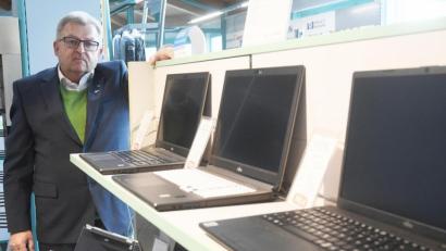 Bild: Gabi Schönberger
Der Weidener Unternehmer Alois Hösl ist von seiner Stadt enttäuscht. Sie vergebe zu viele Aufträge an Firmen außerhalb der Nordoberpfalz. Woran liegt das?