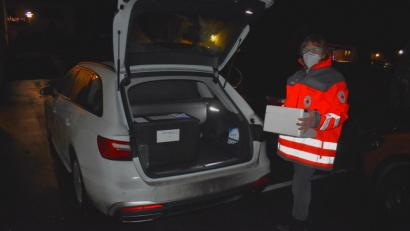 Bild: lue
Doris Staufer fährt für den BRK-Kreisverband nach Ebersberg (Oberbayern), um Corona-Tests aus dem Landkreis Tirschenreuth zu Eurofin ins Labor zu bringen.