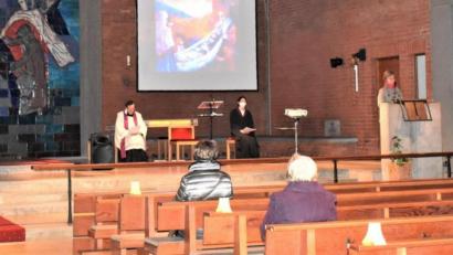 Bild: rgr
In der Friedenskirche finden sich die katholischen und evangelischen Gläubigen zum ökumenischen Kreuzweg ein.