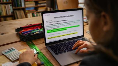 Symbolbild: Ulrich Perrey/dpa
Homeschooling fordert nicht nur die Kinder. Auch die Eltern sind gefragt.