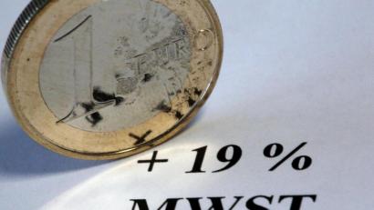 Symbolbild: Oliver Berg/dpa
Seit Jahresbeginn ist die Mehrwertsteuer wieder auf das alte Niveau gestiegen. Doch wie haben Unternehmen und Händler im Landkreis Tirschenreuth die Mehrwertsteuersenkung gemerkt?