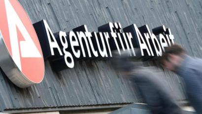 Symbolbild: Arne Dedert/dpa
Trotz der Coronakrise sinkt die Arbeitslosenquote im Landkreis Tirschenreuth im September auf 3,2 Prozent.