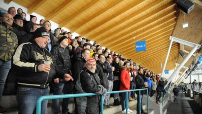 Archivbild: brü
Zuschauer sind beim ERSC willkommen. Doch wenn die Vorgaben der Politik und des Gesundheitsamtes anders lauten sollte, würden die Wild Lions - wie die anderen Vereine der Bayernliga auch - zur Not vor leeren Rängen spielen.