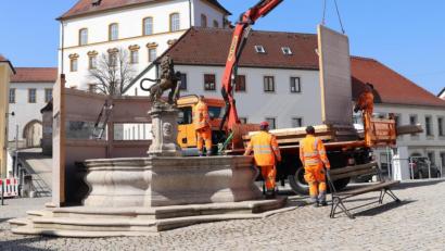 Bild: cog
Das Schutzhäuschen am Löwenbrunnen wird abgebaut