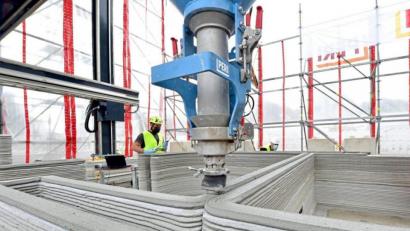 Bild: Firma Peri/exb
In Beckum (Nordrhein-Westfalen) entsteht das erste Haus aus dem 3-D-Drucker. Die Firma Glapor aus Mitterteich ist auch an dem Projekt beteiligt.