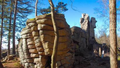 Bild: sds
Die für den Steinwald typische Wollsackverwitterung ist wunderschön an der Felsformation „Zipfeltanne“ zu sehen.