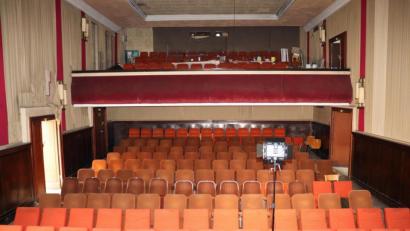 Bild: ubb
Die Bestuhlung des Luitpoldtheaters wird leider der Modernisierung zum Opfer fallen. Sie muss raus. Das ist schade, weil es sich dabei noch um eine Original-Kinobestuhlung mit Klappsesseln handelt. Aber dafür kann der Saal später auch für andere Zwecke wie Empfänge gentutzt werden.