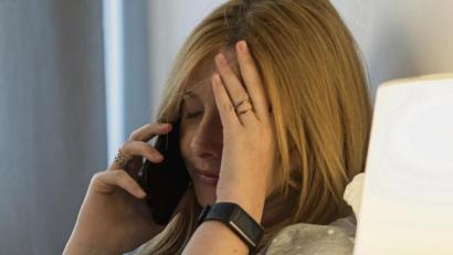 Bild: Christin Klose/dpa
Stecken sich Arbeitnehmerinnen oder Arbeitnehmer im beruflichen Umfeld mit dem Coronavirus an, kann das als Berufserkrankung oder Arbeitsunfall gelten.