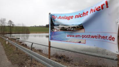 Bild: Wolfgang Steinbacher
Die Stadtwerke würden gerne eine Freiflächenphotovoltaik-Anlage am Postweiher in Speckmannshof errichten, die Anwohner sind mit überwiegender Mehrheit strikt dagegen. Die CSU sucht den Dialog mit ihnen.