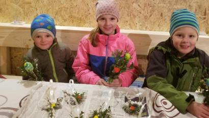 Bild: Anette Pößl/exb
Die Kinder bastelten fleißig für die bevorstehenden Ostertage.