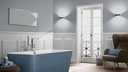 Bild: Villeroy Boch/dpa
In bisher üblichen Badezimmer-Gestaltungen blieb oft nur der Badewannenrand oder die Toilette als Sitzgelegenheit. Das hat sich geändert, und Badausstatter wie Villeroy Boch sehen auch bequeme Sitzmöbel darin vor.