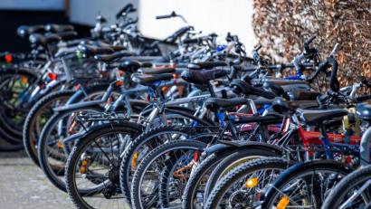 Bild: Jens Büttner/dpa
Der Fahrradverkehr boomt aller Orten. Deshalb wird auch für Sulzbach-Rosenberg ein Radwegekonzept gefordert.
