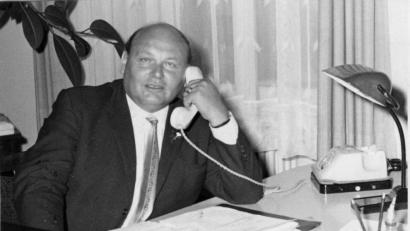 Bild: Archiv Familie Hochmuth/exb
Zwölf Jahre lang bestimmte Valentin Kuhbandner als Landrat die Geschicke des Landkreises Kemnath entscheidend mit. Vollen Einsatz zeigte er auch in seiner Funktion als SPD-Landtagsabgeordneter. Diesen Sonntag jährt sich sein Geburtstag zum 100. Mal.