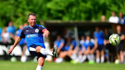Bild: Matthias Merz
Vor drei Jahren zog sich Lothar Matthäus noch einmal das Trikot des in der Bezirksliga spielenden 1. FC Herzogenaurach über, um bei seinem Heimatverein auch symbolisch einen Schlusspunkt unter seine Karriere zu setzen. Für Herzogenaurach spielend, traf Matthäus einst auch auf einen Verein aus der Region, die SpVgg Vohenstrauß.