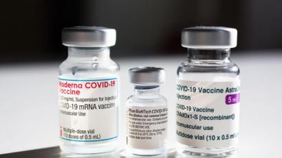 Bild: Luka Dakskobler
Ampullen der Corona-Impfstoffe von Biontech/Pfizer, Moderna und AstraZeneca.