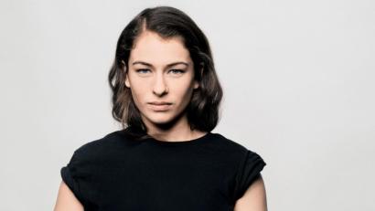 Bild: Mathias Bothor/exb
Henriette Confurius wird als Anja Grimm in "Schweigend steht der Wald" eine mörderische Mauer des Verdrängens einreißen.