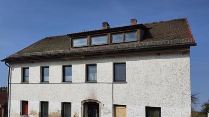 Bild: Hösamer
In diesem Wohnhaus im Neunburger Ortsteil Kröblitz brach der Brand am 25. März aus.