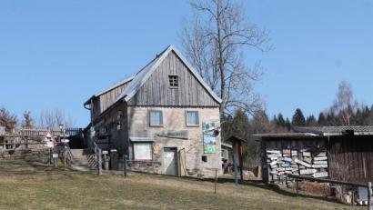 Bild: pi
OWV-Aushängeschild ist die Mühle in Gehenhammer. Der Jubelverein sowie die Pächter Ingrid und Thomas Graf hoffen, dass die Brotzeitstube bald wieder geöffnet werden kann.