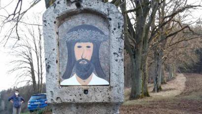 Bild: Theresia Otterbein/exb
Die Stationen des Kreuzwegs am Kalvarienberg wurden restauriert.
